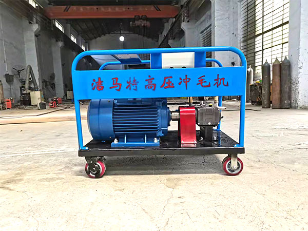 "小型高压水冲毛机掀起施工效率革命：意大利技术助力基建工程提质增效”"