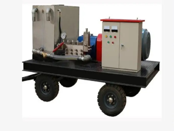 "市政高压清洗机：城市管网运维的核心设备与技术解析"